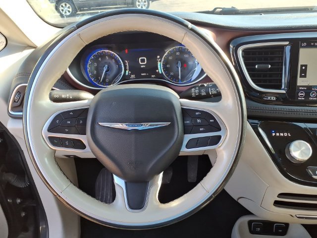 Used 2020 Chrysler Pacifica Limited FWD image 18