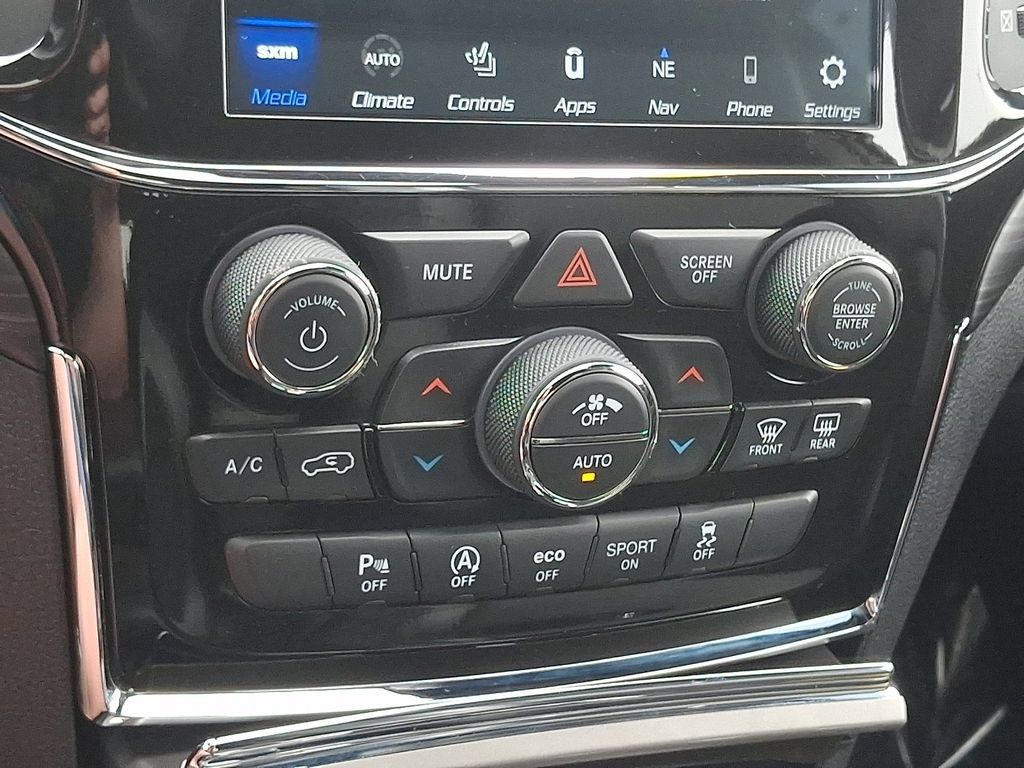 Used 2022 Jeep Grand Cherokee Laredo X AWD/4WD image 18