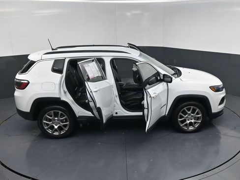 Used 2022 Jeep Compass Latitude AWD/4WD image 25