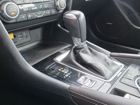 Used 2018 MAZDA MAZDA3 Touring image 18