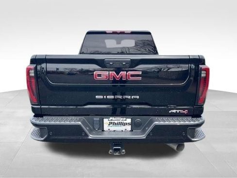 Used 2024 GMC Sierra 2500 AT4 AWD/4WD image 5