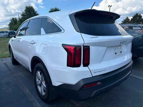 Used 2023 Kia Sorento LX FWD image 5