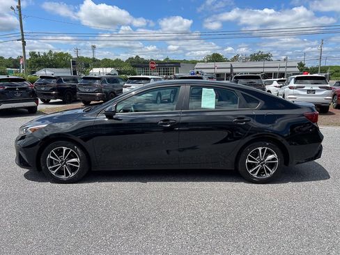 Used 2023 Kia Forte LXS FWD image 2