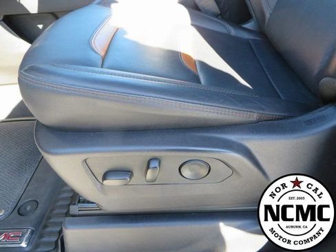 Used 2025 GMC Sierra 2500 AT4 image 28