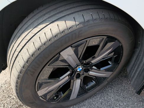 Used 2024 BMW iX xDrive50 w/ Sport Package AWD/4WD image 14