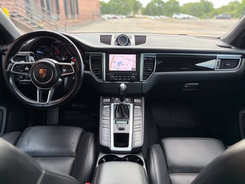 Used 2018 Porsche Macan AWD/4WD image 23