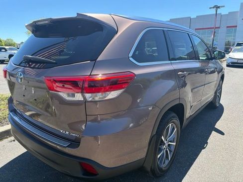 Used 2019 Toyota Highlander XLE AWD/4WD image 4
