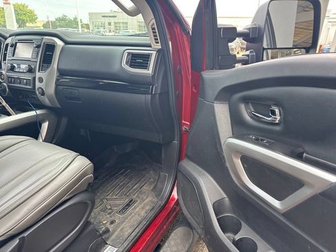 Used 2019 Nissan Titan SV w/ SV Convenience Package AWD/4WD image 15