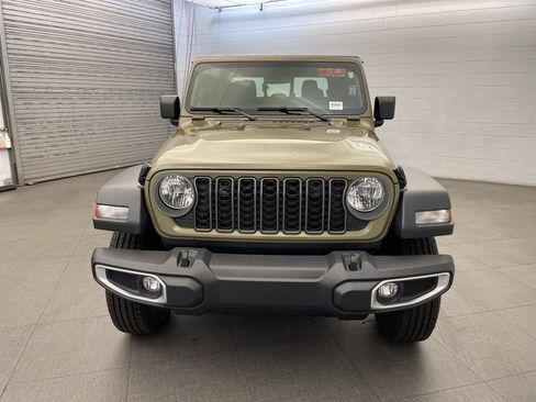 New 2026 Jeep Gladiator Sport image 8