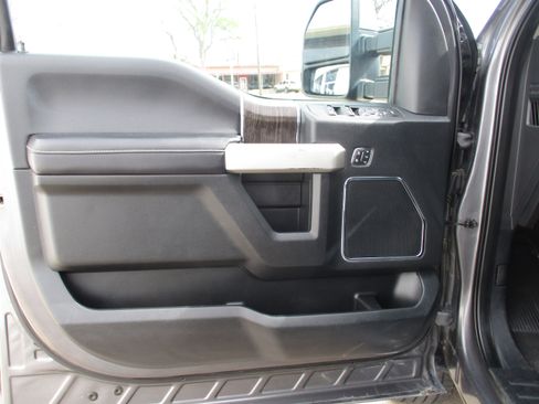 Used 2021 Ford F250 Lariat w/ Lariat Value Package AWD/4WD image 12