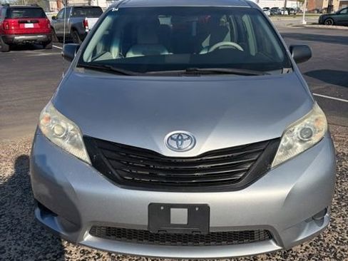 Used 2011 Toyota Sienna image 8