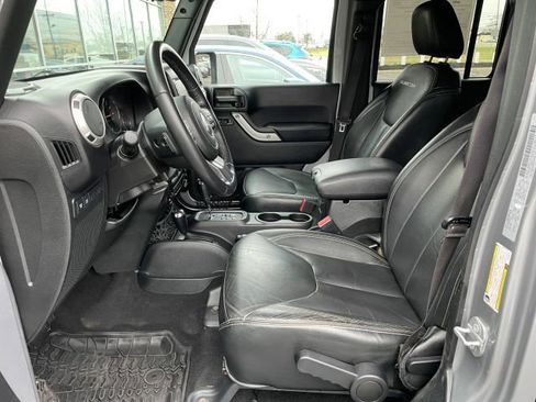 Used 2017 Jeep Wrangler Unlimited Rubicon w/ Connectivity Group AWD/4WD image 17