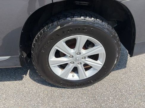 Used 2013 Toyota Highlander FWD w/ Cold Weather Pkg image 20