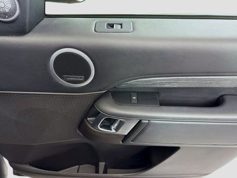 Used 2017 Land Rover Discovery HSE Luxury image 31