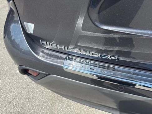 Used 2023 Toyota Highlander Platinum AWD/4WD image 24