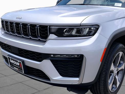 Used 2026 Jeep Grand Cherokee Limited AWD/4WD image 30