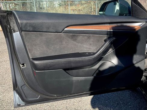 Used 2023 Tesla Model 3 Standard Range image 9