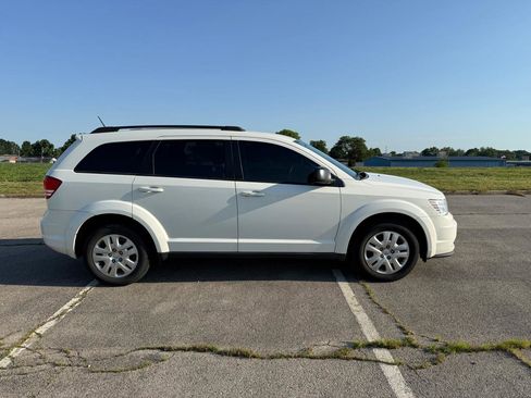 Used 2017 Dodge Journey SE w/ Comfort/Convenience Group FWD image 4