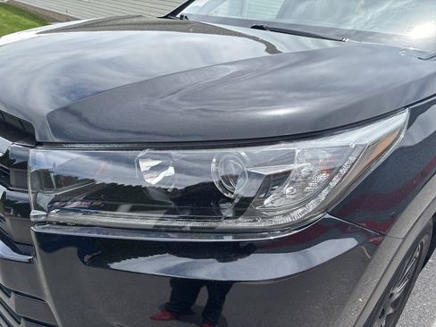 Used 2019 Toyota Highlander SE AWD/4WD image 13