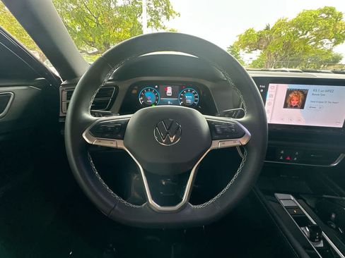 Used 2024 Volkswagen Atlas Cross Sport SE FWD image 15