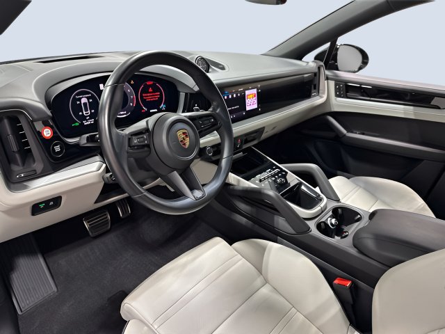 Used 2024 Porsche Cayenne S AWD/4WD image 15