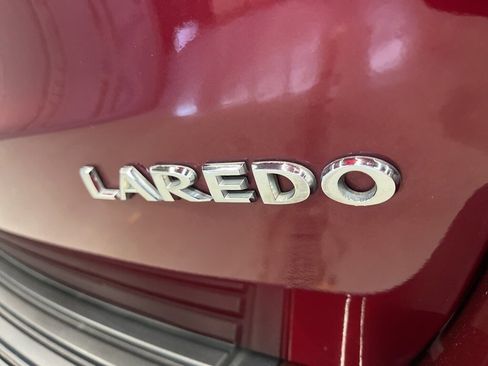 Used 2018 Jeep Grand Cherokee Laredo image 37