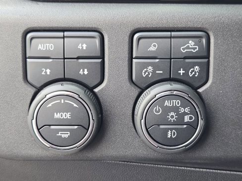 Used 2024 Chevrolet Silverado 1500 LT Trail Boss w/ LT Trail Boss Premium Package AWD/4WD image 19