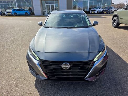 Used 2023 Nissan Altima 2.5 SV image 4
