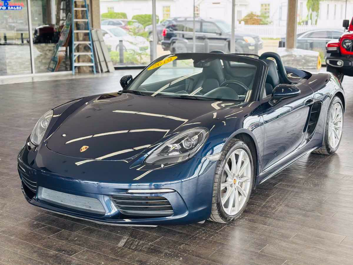 Used 2019 Porsche 718 Boxster RWD image 17
