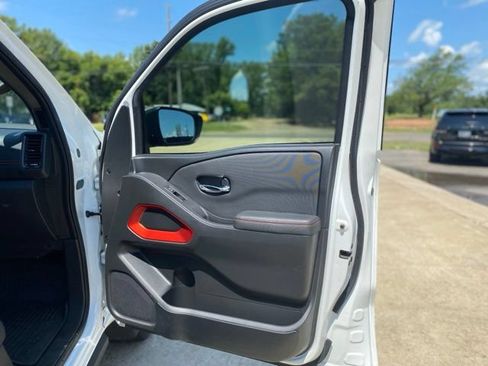 Used 2024 Nissan Frontier PRO-4X w/ Technology Package AWD/4WD image 16