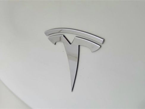 Used 2023 Tesla Model Y Performance image 16