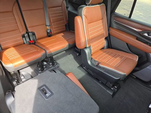 Used 2023 GMC Yukon Denali Ultimate AWD/4WD image 8
