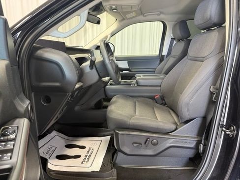 Used 2025 Ford Expedition Max Active AWD/4WD image 5