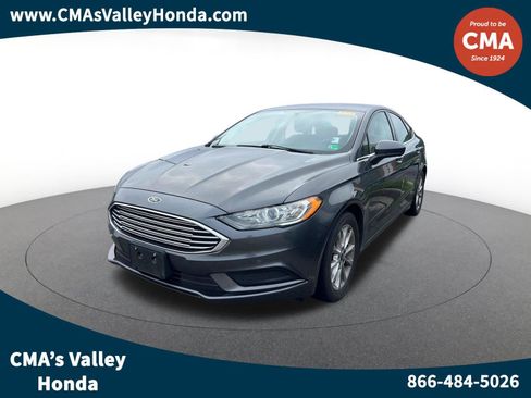 Used 2017 Ford Fusion SE FWD image 1
