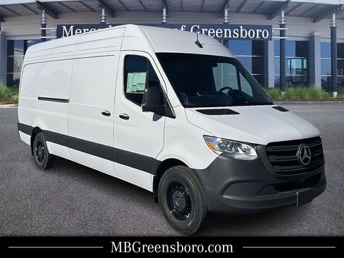 New 2025 Mercedes-Benz Sprinter 2500 image 1