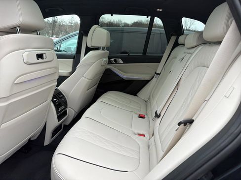 Used 2024 BMW X5 xDrive40i w/ Executive Package image 22