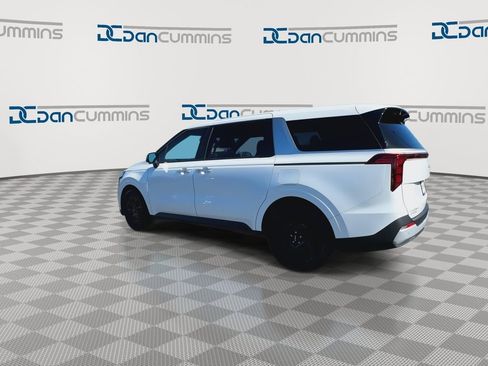 Used 2025 Kia Carnival image 6