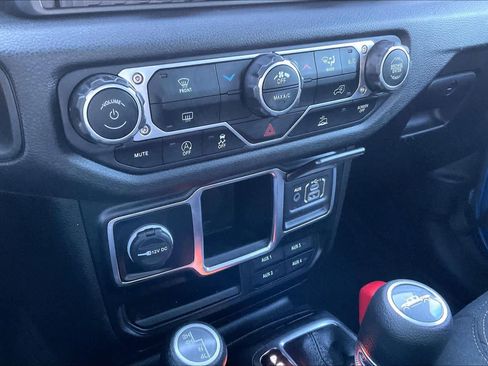 Used 2024 Jeep Gladiator Sport image 32