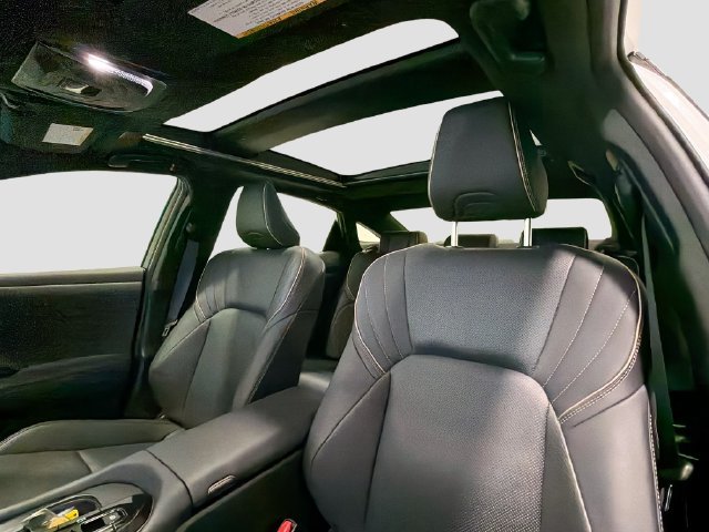 Certified 2025 Toyota Crown Platinum AWD/4WD image 18