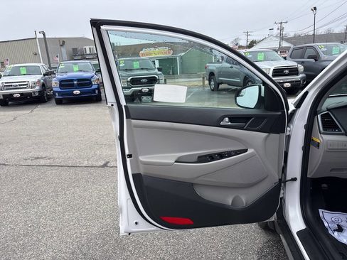 Used 2017 Hyundai Tucson Eco w/ Cargo Package image 19