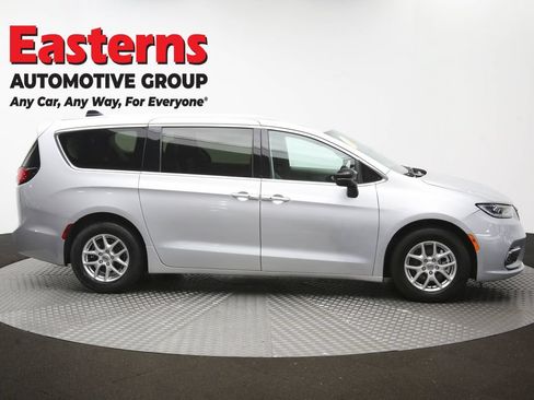 Used 2024 Chrysler Pacifica Touring-L FWD image 46