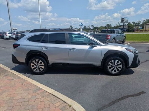 Used 2025 Subaru Outback Premium AWD/4WD image 4