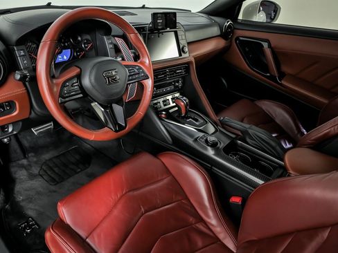 Used 2019 Nissan GT-R Premium w/ Premium Interior Package image 21