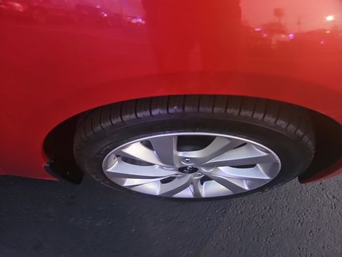 Used 2016 Hyundai Veloster 3DR CPE DUAL CLUT image 3