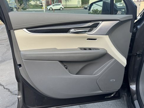 Used 2020 Cadillac XT6 Premium Luxury AWD/4WD image 23
