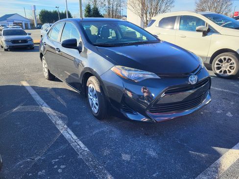 Used 2017 Toyota Corolla L image 3