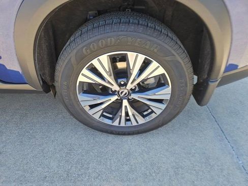 Used 2022 Nissan Rogue SV image 9