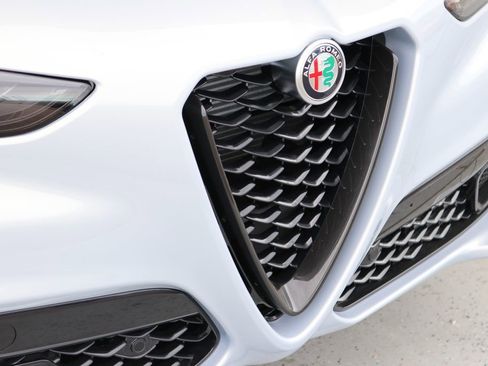 New 2025 Alfa Romeo Stelvio Sprint image 12
