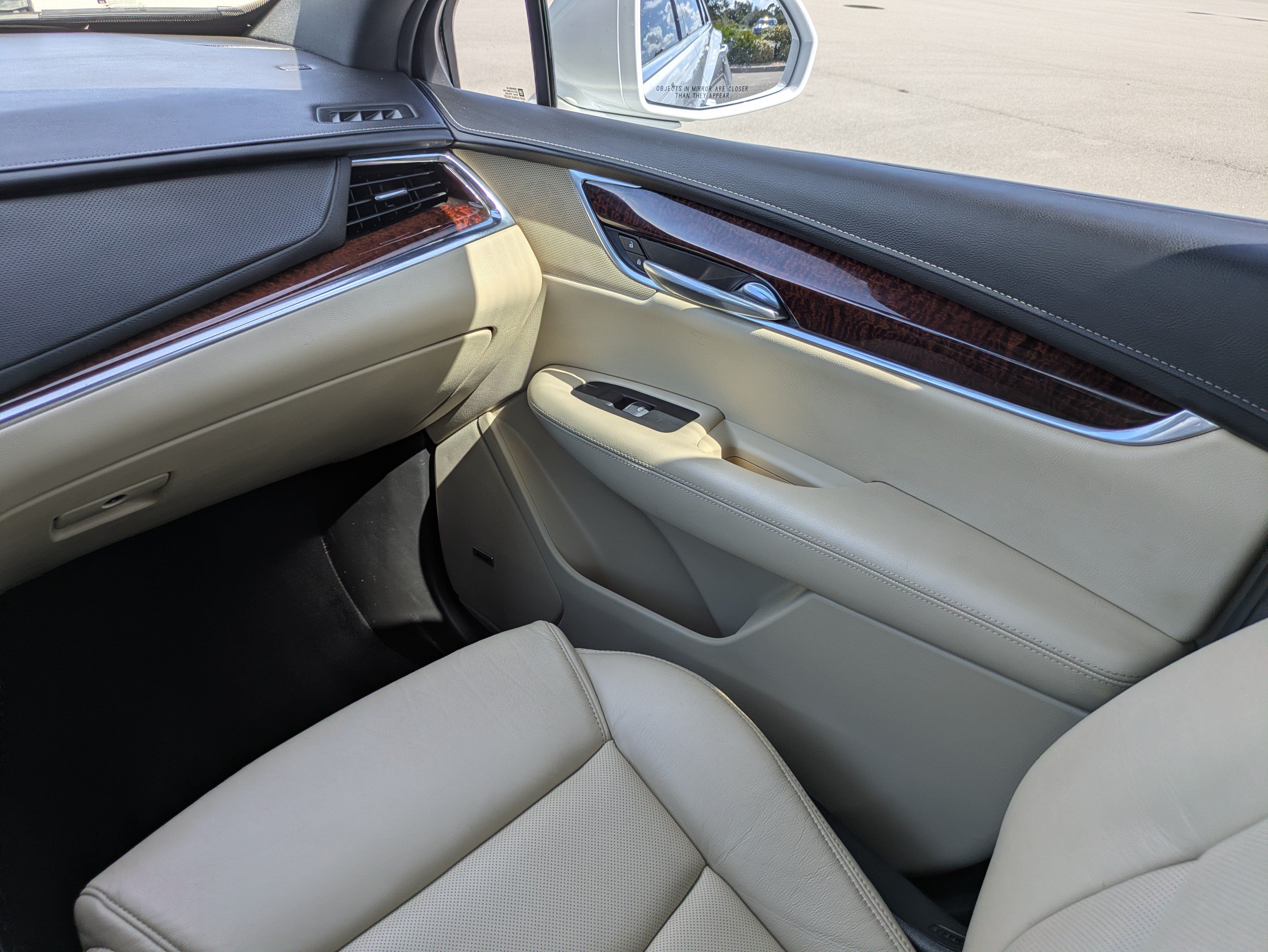 Used 2017 Cadillac XT5 Premium Luxury w/ Driver Assist Package AWD/4WD image 17