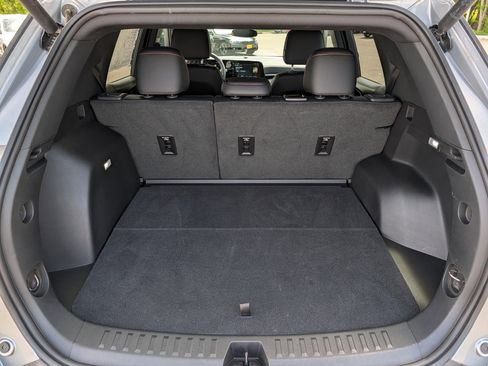 Used 2025 Chevrolet Equinox RS AWD/4WD image 18
